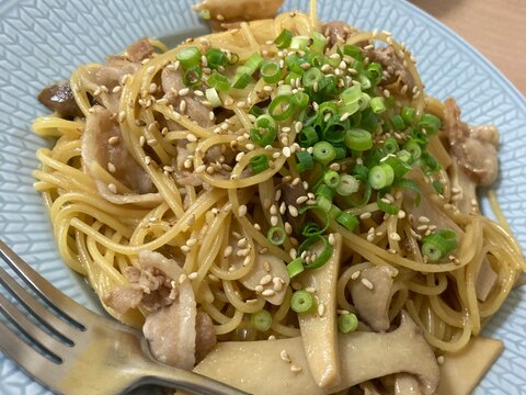 フライパン1つで!豚バラとエリンギの柚子胡椒パスタ
